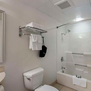King Room Mobility Accessible Tub Sofa Bed